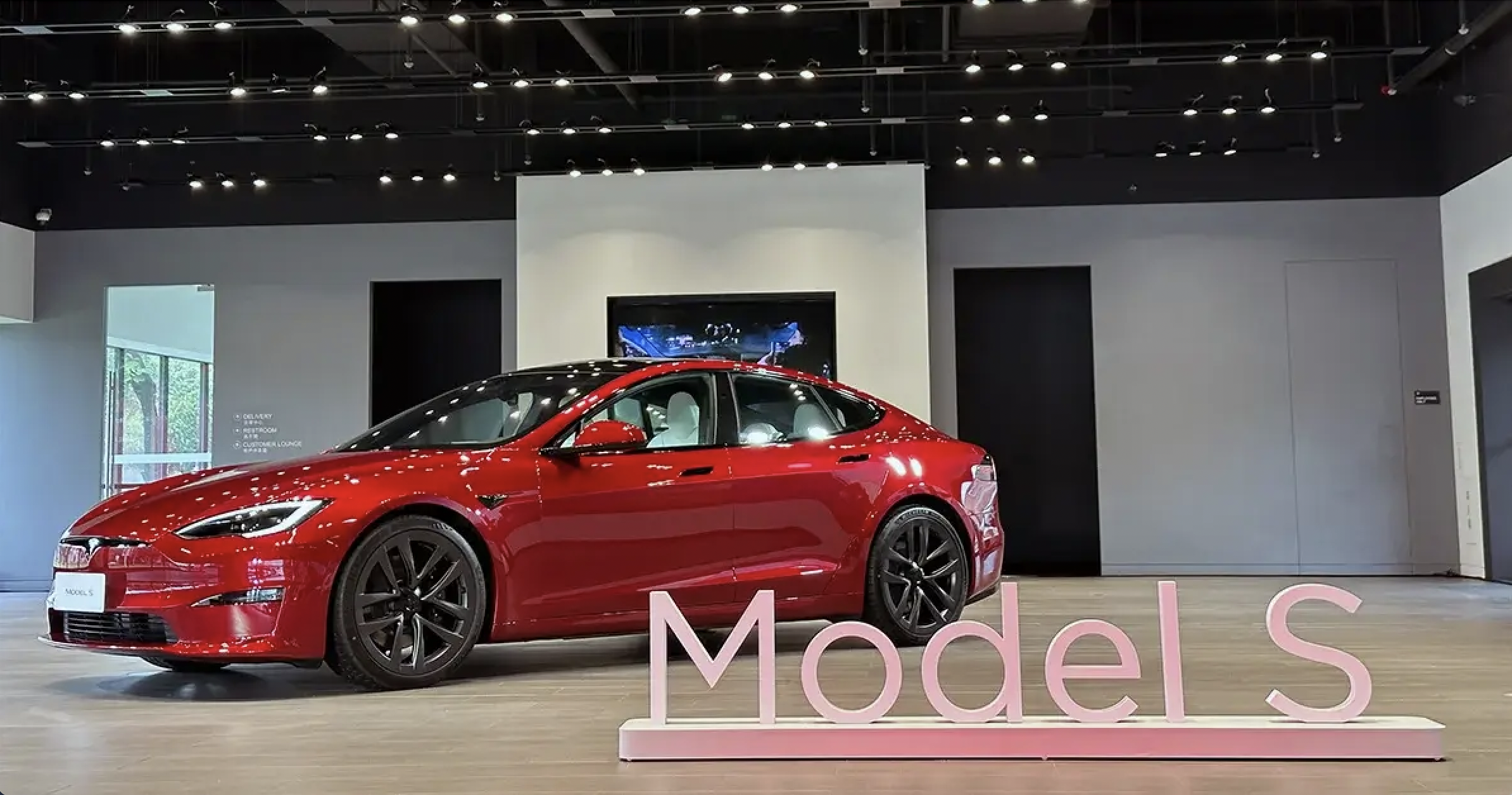 Tesla Model S Ultra Red 烈焰紅搶先看！同步 Model X 全台展間開放賞車