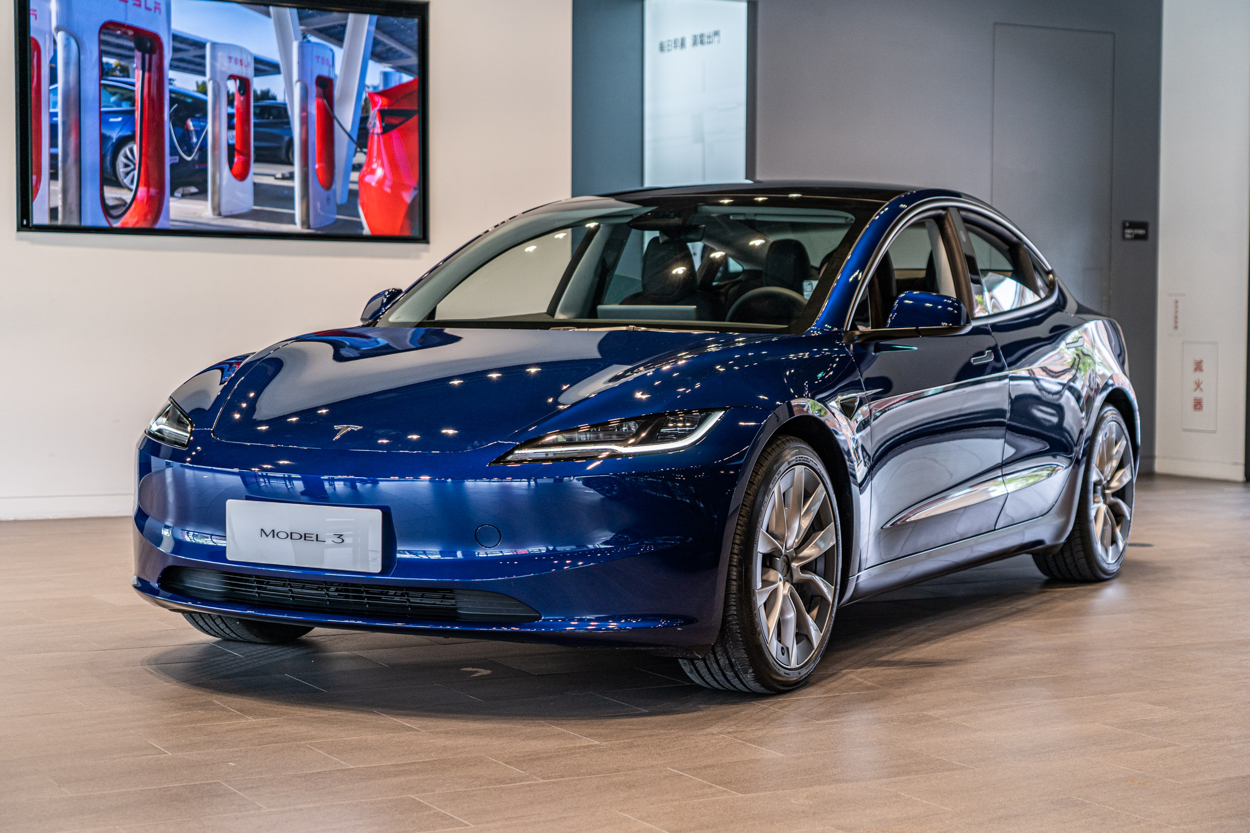 開箱特斯拉 Model 3 煥新版！展示中心開放實體賞車