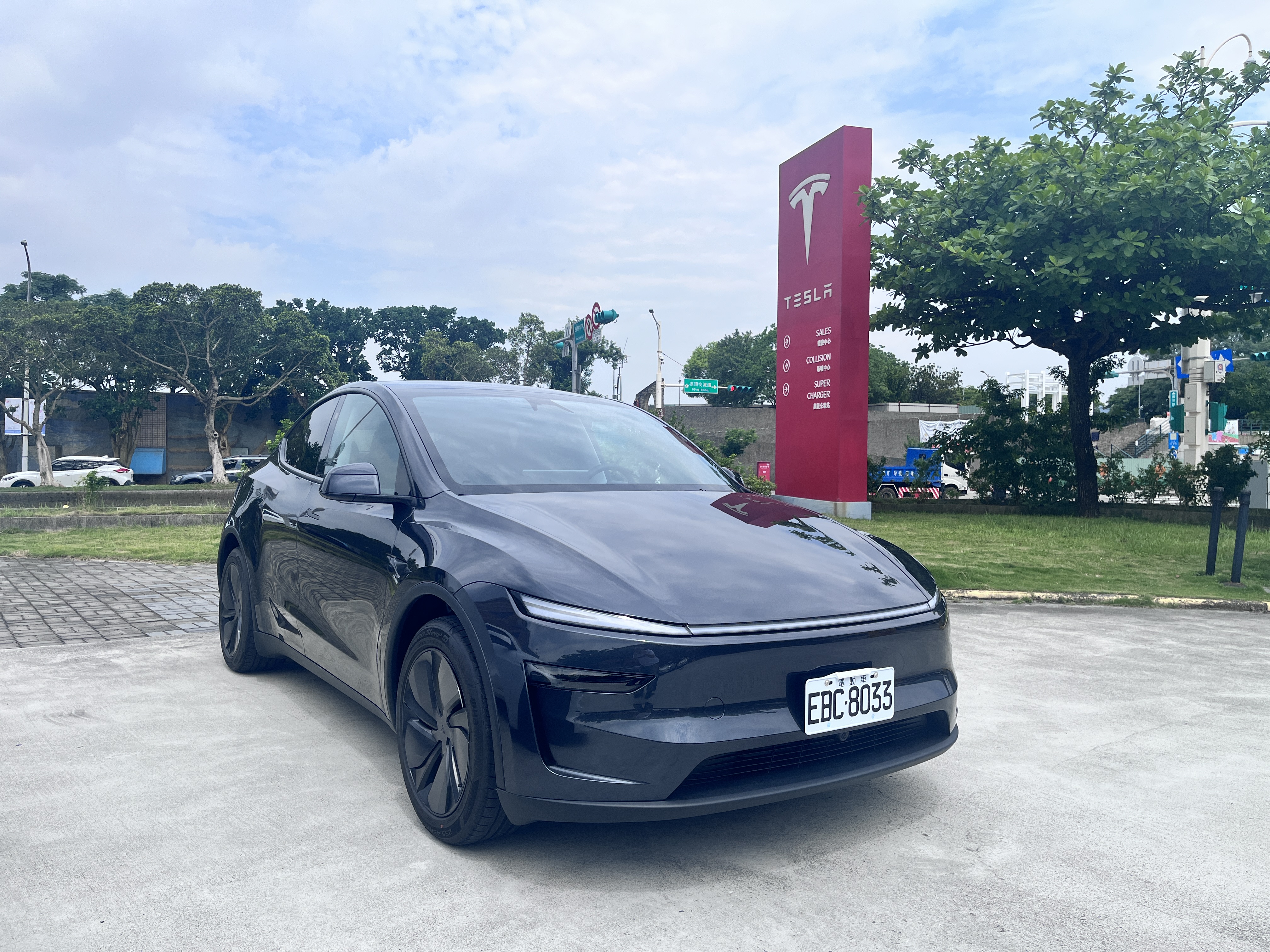 特斯拉 2026 全新Model Y 交車後的第一個禮拜｜美西太太5月專欄